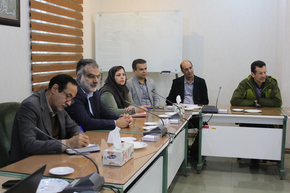 نشست مشترک گروه آبیاری موسسه و دکتر نیازی با حضور ریاست موسسه - 11